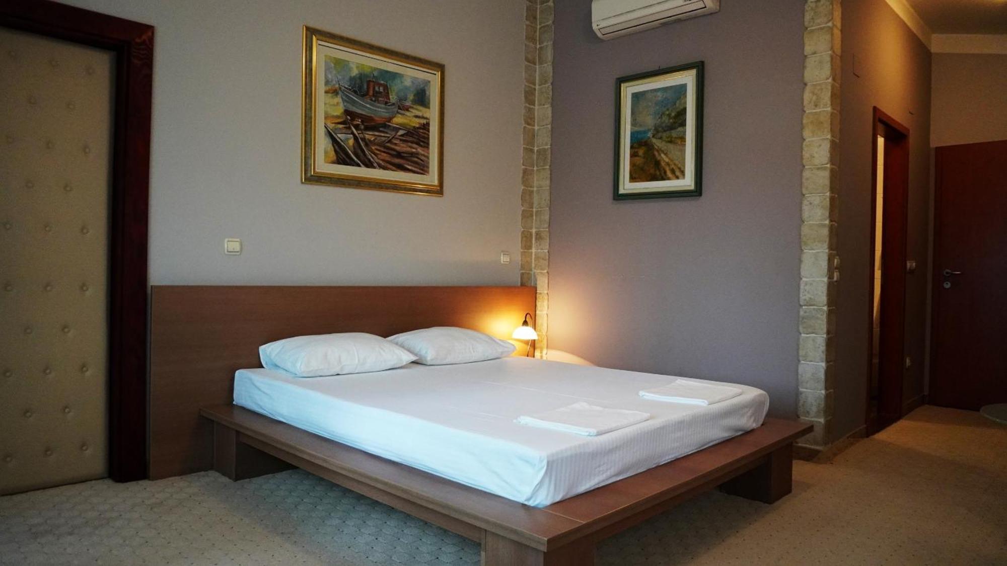 Hotel Vila Ivankovic Buna Exteriör bild